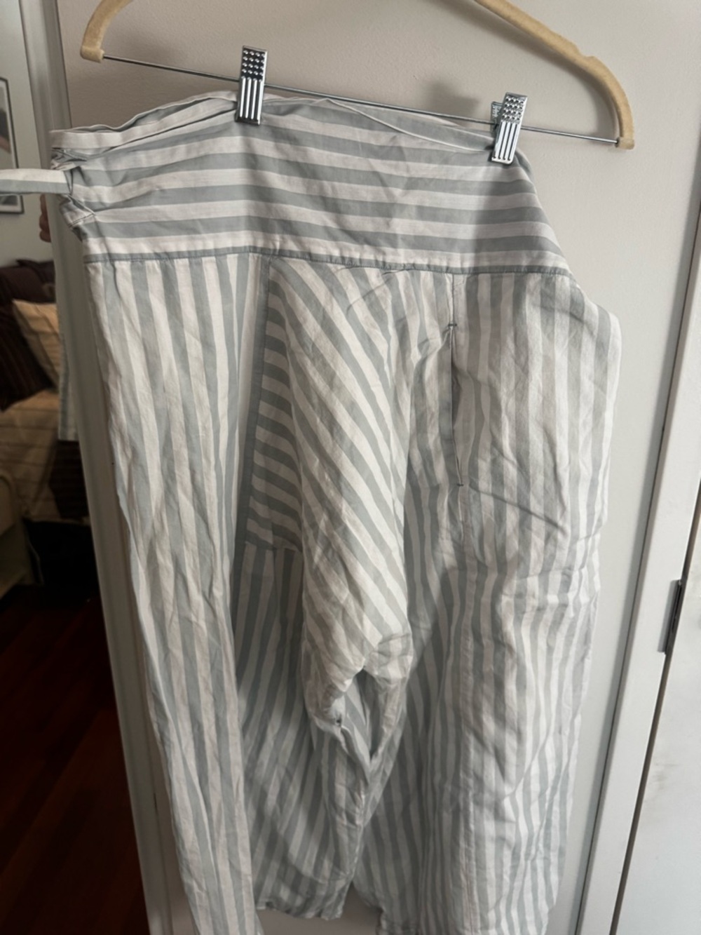 ROUCHA Striped Wide-Leg Crop Gaucho Pants - White & Light Gray - Picture 4 of 8